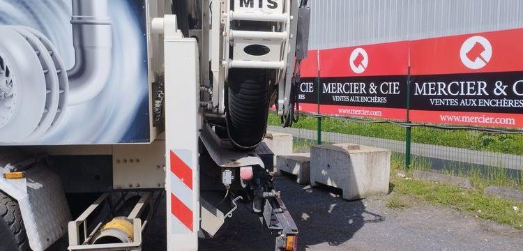 DAF DAF CF 85 + ASPIRATEUR MTS – DIESEL – 265291 KMS – ANNEE 2010 BLANC AR-202-ZW