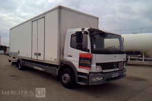 MERCEDES ATEGO 1218 CAISSE HAYON 4X2 PTAC11.990T BLANC BH-384-SL