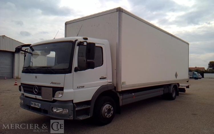 MERCEDES ATEGO 1218 CAISSE HAYON 4X2 PTAC11.990T BLANC BH-384-SL