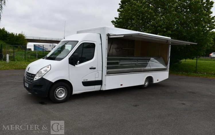 RENAULT MASTER III DCI 125 EQUIPE MAGASIN – 123421KM – AN 2011 BLANC BZ-818-CF