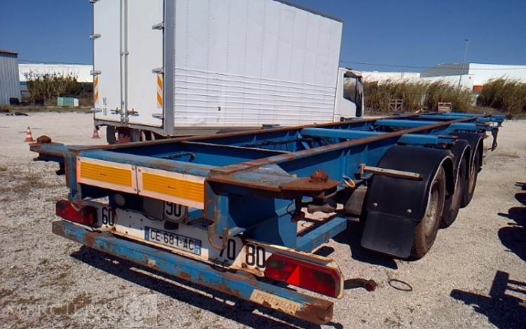 FRUEHAUF SEMI REMORQUE PORTE CONTAINER CHASSIS FIXE 3 ESSIEUX PTAC 38T – AN2007 BLEU CE-681-AC