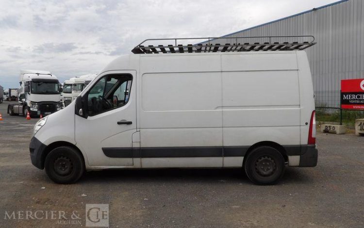 RENAULT MASTER FOURGON F3300 L2H2 2.3 DCI GALERIE ATTELAGE DEISEL – 239435 KMS BLANC CQ-040-GW