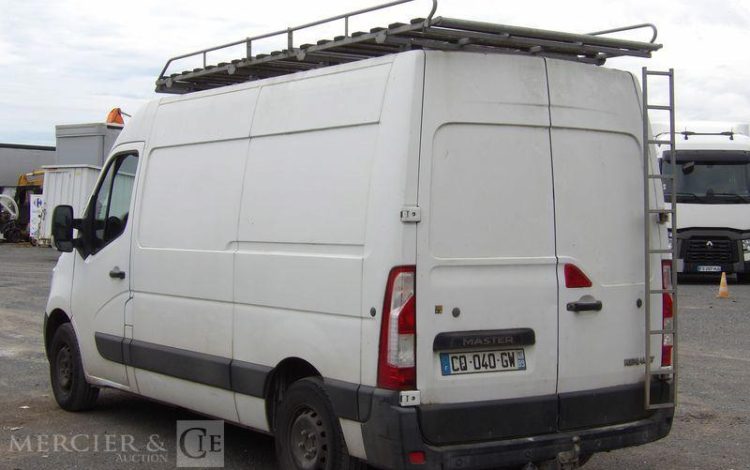 RENAULT MASTER FOURGON F3300 L2H2 2.3 DCI GALERIE ATTELAGE DEISEL – 239435 KMS BLANC CQ-040-GW