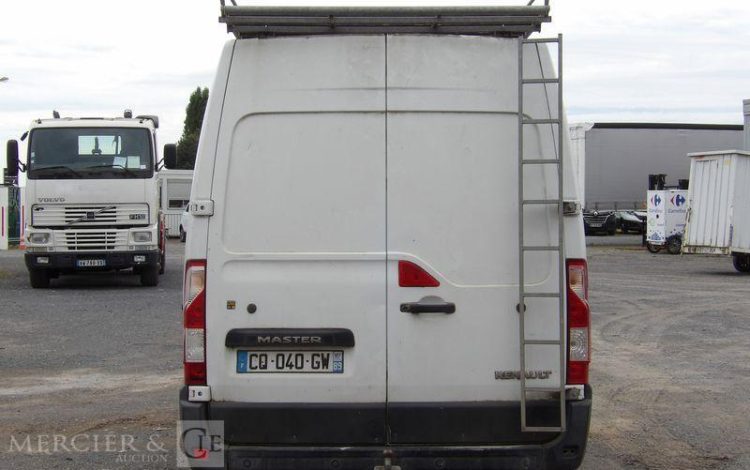 RENAULT MASTER FOURGON F3300 L2H2 2.3 DCI GALERIE ATTELAGE DEISEL – 239435 KMS BLANC CQ-040-GW