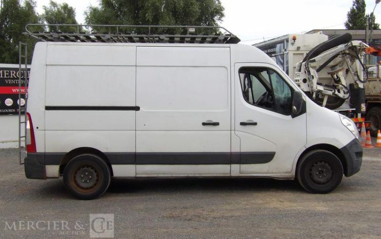 RENAULT MASTER FOURGON F3300 L2H2 2.3 DCI GALERIE ATTELAGE DEISEL – 239435 KMS BLANC CQ-040-GW