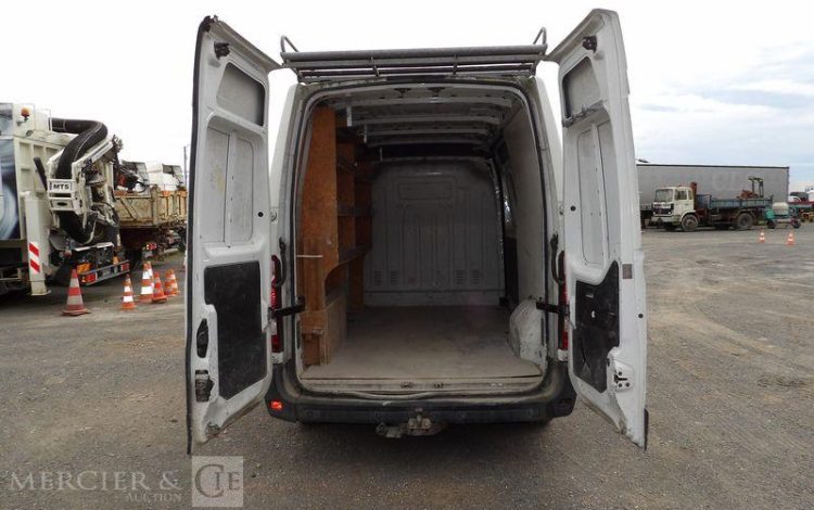 RENAULT MASTER FOURGON F3300 L2H2 2.3 DCI GALERIE ATTELAGE DEISEL – 239435 KMS BLANC CQ-040-GW