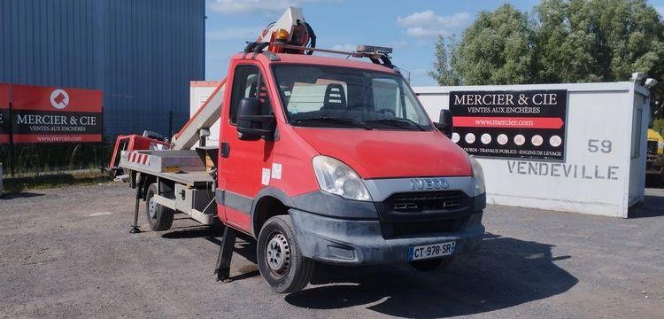 IVECO 35S11 AVEC NACELLE MULTITEL 160ALU  – 16,5 M DIESEL – 3800 HEURES – 60202 KMS ROUGE CT-978-SR