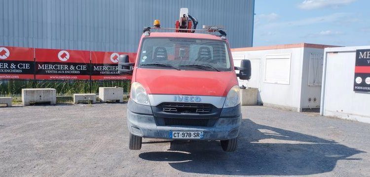 IVECO 35S11 AVEC NACELLE MULTITEL 160ALU  – 16,5 M DIESEL – 3800 HEURES – 60202 KMS ROUGE CT-978-SR