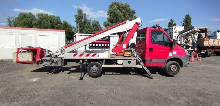 IVECO 35S11 AVEC NACELLE MULTITEL 160ALU  – 16,5 M DIESEL – 3800 HEURES – 60202 KMS ROUGE CT-978-SR