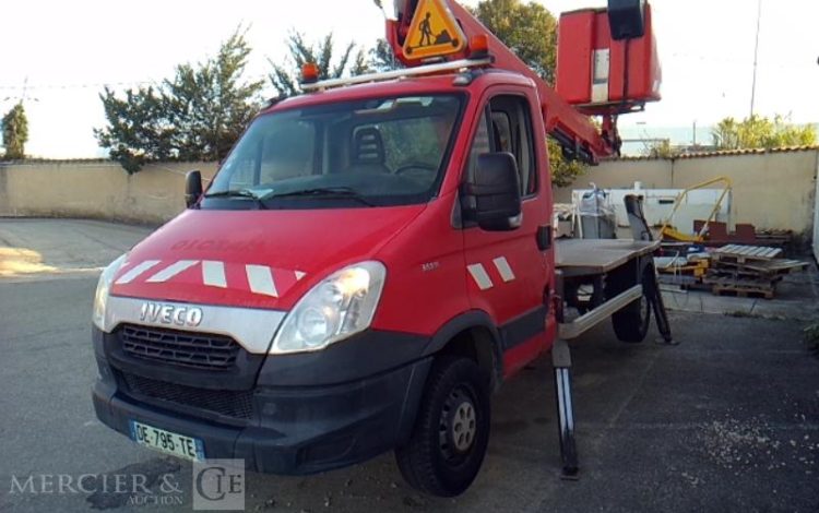 IVECO 35S11 AVEC NACELLE ISOLI VT48NE 16M  DE-795-TE