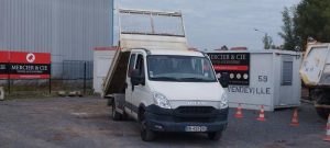 IVECO 35C15 DOUBLE CABINE AVEC BENNE – 181647 KMS – ANNEE 2014 BLANC DH-453-VQ