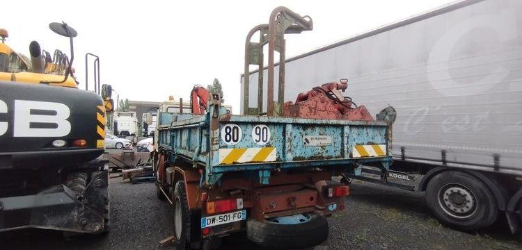 RENAULT S130 2 ESSIEUX PLATEAU RIDELLES 4M + GRUE REPLIABLE + BENNE PRENEUSE + FOURCHE A BLANC DW-501-FG