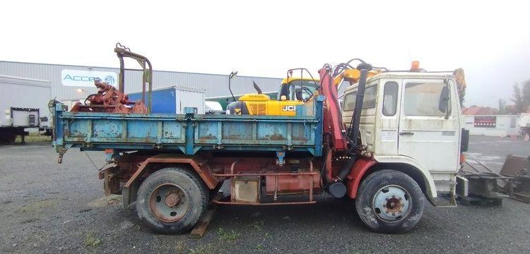 RENAULT S130 2 ESSIEUX PLATEAU RIDELLES 4M + GRUE REPLIABLE + BENNE PRENEUSE + FOURCHE A BLANC DW-501-FG