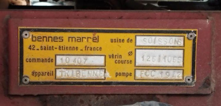 RENAULT S130 2 ESSIEUX PLATEAU RIDELLES 4M + GRUE REPLIABLE + BENNE PRENEUSE + FOURCHE A BLANC DW-501-FG