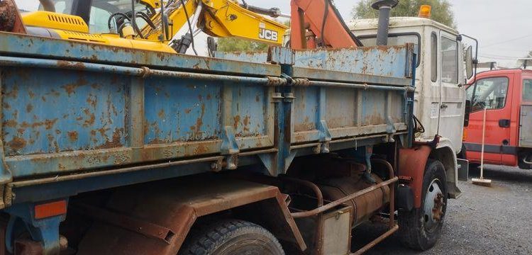 RENAULT S130 2 ESSIEUX PLATEAU RIDELLES 4M + GRUE REPLIABLE + BENNE PRENEUSE + FOURCHE A BLANC DW-501-FG