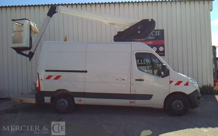 RENAULT MASTER AVEC NACELLE KLUBB K32 12A14M  EB-569-SG