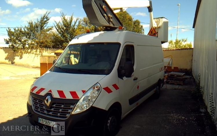 RENAULT MASTER AVEC NACELLE KLUBB K32 12A14M  EB-569-SG