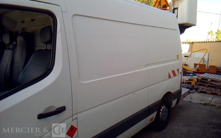 RENAULT MASTER AVEC NACELLE KLUBB K32 12A14M  EB-569-SG