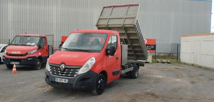 RENAULT MASTER DCI135 BENNE AVEC COFFRE ACIER DIESEL – 114131 KMS – ANNEE 2016 ROUGE ED-875-YR