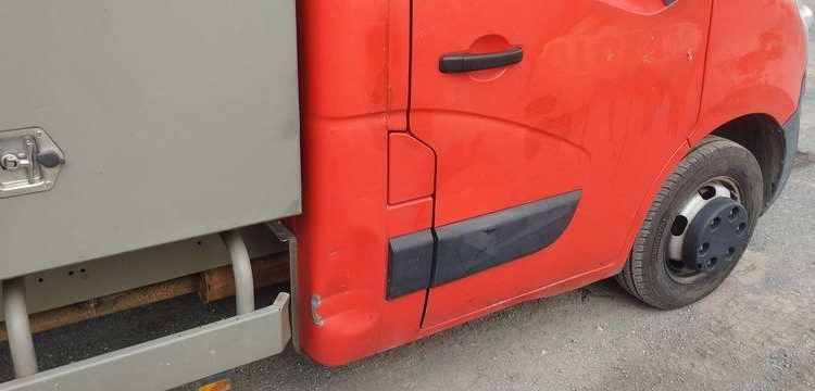 RENAULT MASTER DCI135 BENNE AVEC COFFRE ACIER DIESEL – 114131 KMS – ANNEE 2016 ROUGE ED-875-YR