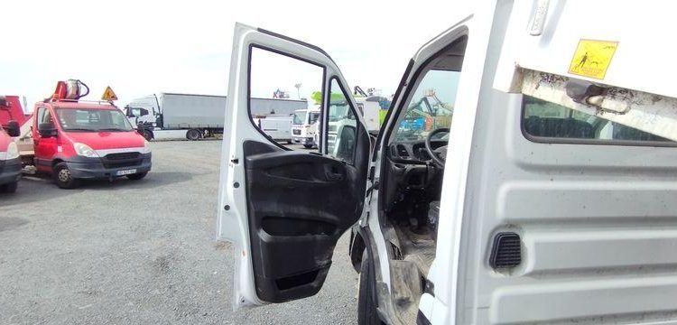 IVECO DAILY SIMPLE CABINE AVEC BENNE JPM DIESEL – 24283 KMS – ANNEE 2018 BLANC EW-822-XL