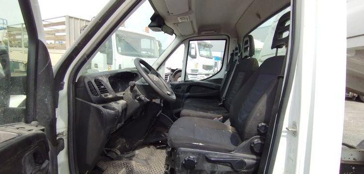 IVECO DAILY SIMPLE CABINE AVEC BENNE JPM DIESEL – 24283 KMS – ANNEE 2018 BLANC EW-822-XL