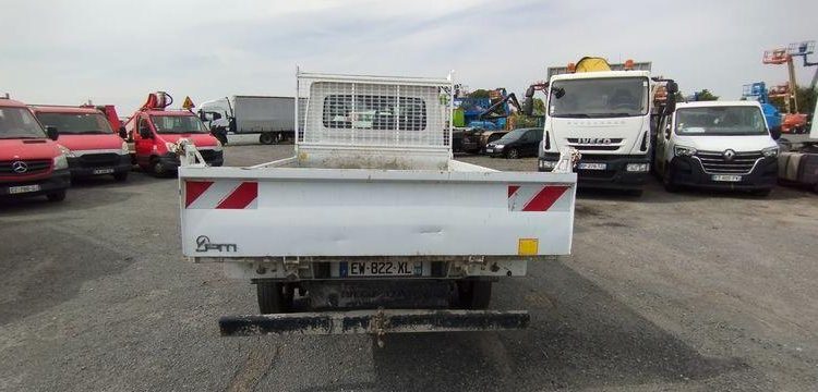 IVECO DAILY SIMPLE CABINE AVEC BENNE JPM DIESEL – 24283 KMS – ANNEE 2018 BLANC EW-822-XL