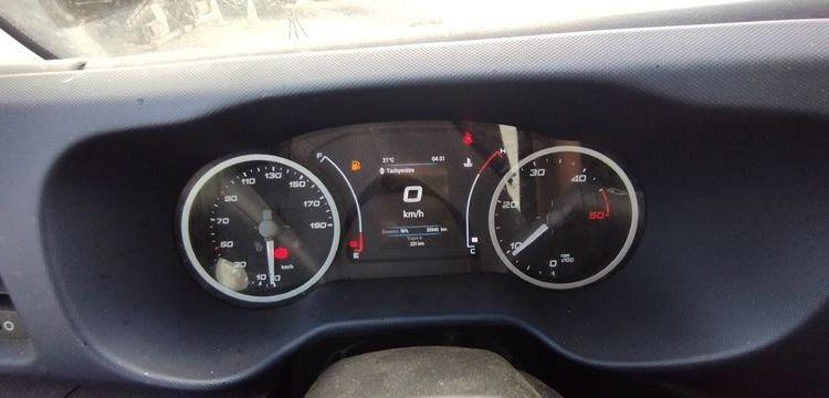 IVECO 40C14N BENNE AVEC COFFRE ACIER –  GAZ – 25940 KMS – ANNEE 2020 ROUGE FV-821-TC