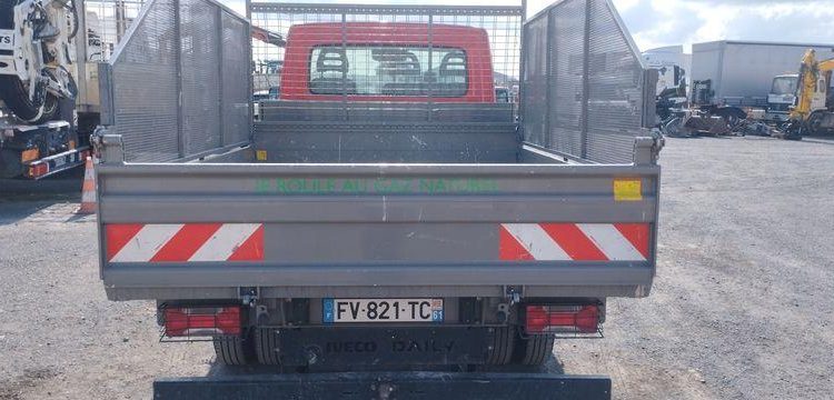 IVECO 40C14N BENNE AVEC COFFRE ACIER –  GAZ – 25940 KMS – ANNEE 2020 ROUGE FV-821-TC