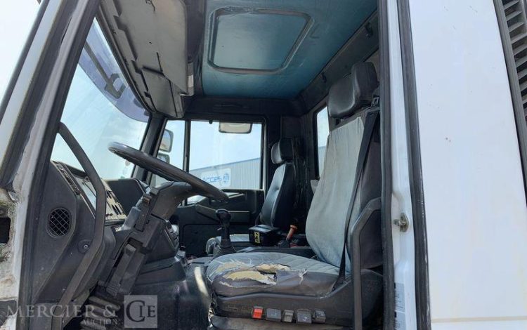 IVECO CAMION 4×2 BENNE BASCULANTE + GRUE AUXILIAIRE AVEC BENNE PRENEUSE – 344341 KMS  GE-679-SN