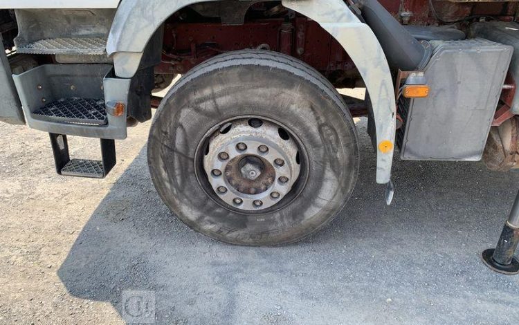 IVECO CAMION 4×2 BENNE BASCULANTE + GRUE AUXILIAIRE AVEC BENNE PRENEUSE – 344341 KMS  GE-679-SN