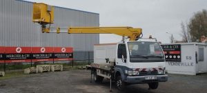 NISSAN CABSTAR AVEC NACELLE MULTITEL 16M – DIESEL – 82898 KMS – ANNEE 2006 BLANC 27CJF59