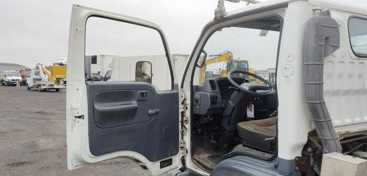 NISSAN CABSTAR AVEC NACELLE MULTITEL 16M – DIESEL – 82898 KMS – ANNEE 2006 BLANC 27CJF59