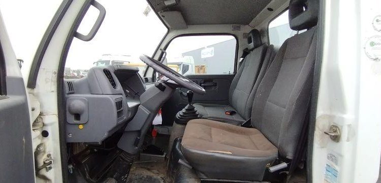 NISSAN CABSTAR AVEC NACELLE MULTITEL 16M – DIESEL – 82898 KMS – ANNEE 2006 BLANC 27CJF59