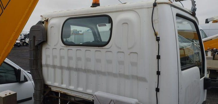 NISSAN CABSTAR AVEC NACELLE MULTITEL 16M – DIESEL – 82898 KMS – ANNEE 2006 BLANC 27CJF59