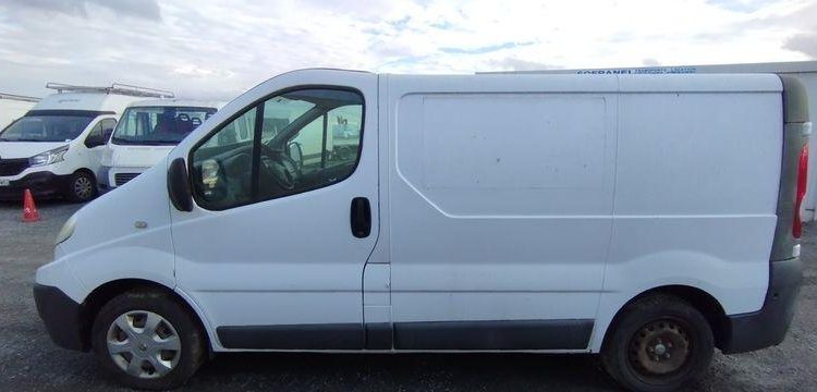 RENAULT TRAFIC FOURGON 2,0 DCI – DIESEL – 288585 KMS – ANNEE 2010 BLANC BC-459-GB