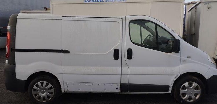 RENAULT TRAFIC FOURGON 2,0 DCI – DIESEL – 288585 KMS – ANNEE 2010 BLANC BC-459-GB