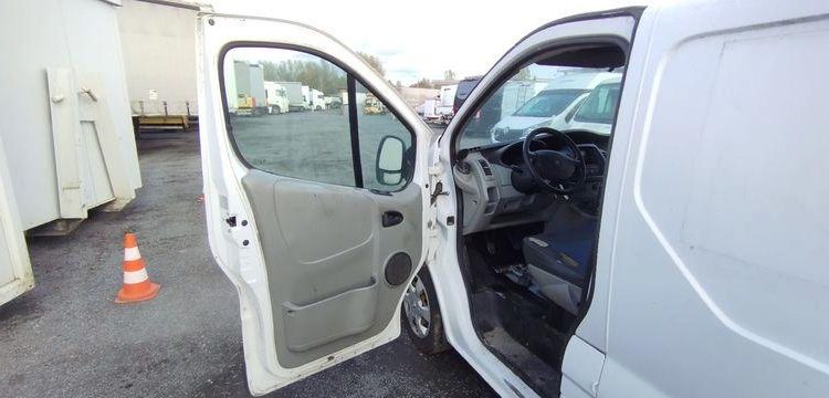 RENAULT TRAFIC FOURGON 2,0 DCI – DIESEL – 288585 KMS – ANNEE 2010 BLANC BC-459-GB