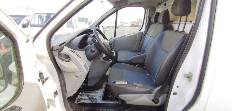 RENAULT TRAFIC FOURGON 2,0 DCI – DIESEL – 288585 KMS – ANNEE 2010 BLANC BC-459-GB