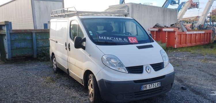 RENAULT TRAFIC FOURGON 2,0 DCI – DIESEL – 243266 KMS – ANNEE 2011 BLANC BK-171-LR