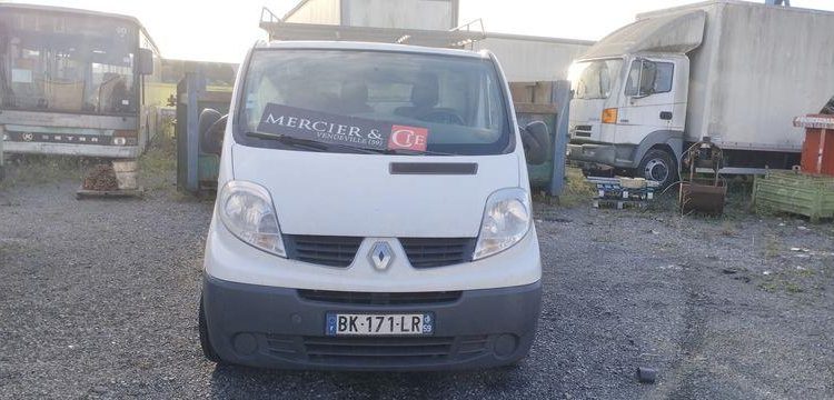 RENAULT TRAFIC FOURGON 2,0 DCI – DIESEL – 243266 KMS – ANNEE 2011 BLANC BK-171-LR