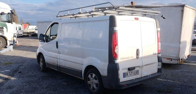 RENAULT TRAFIC FOURGON 2,0 DCI – DIESEL – 243266 KMS – ANNEE 2011 BLANC BK-171-LR