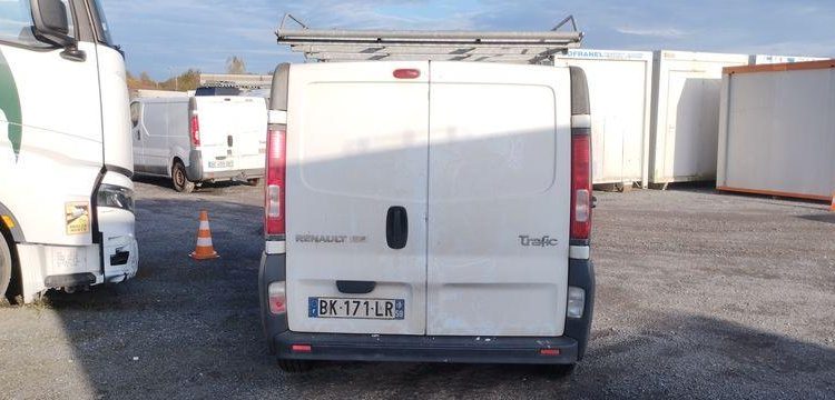 RENAULT TRAFIC FOURGON 2,0 DCI – DIESEL – 243266 KMS – ANNEE 2011 BLANC BK-171-LR