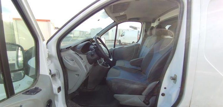 RENAULT TRAFIC FOURGON 2,0 DCI – DIESEL – 243266 KMS – ANNEE 2011 BLANC BK-171-LR