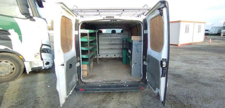 RENAULT TRAFIC FOURGON 2,0 DCI – DIESEL – 243266 KMS – ANNEE 2011 BLANC BK-171-LR