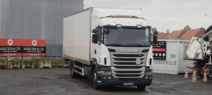 SCANIA PORTEUR SCANIA R360 AVEC HAYON D’HOLLANDIA – DIESEL – 693481 KMS – ANNEE 2011 BLANC BQ-647-EW