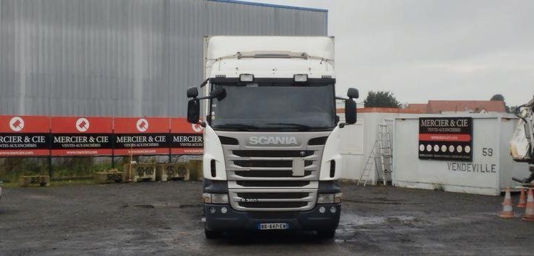 SCANIA PORTEUR SCANIA R360 AVEC HAYON D’HOLLANDIA – DIESEL – 693481 KMS – ANNEE 2011 BLANC BQ-647-EW