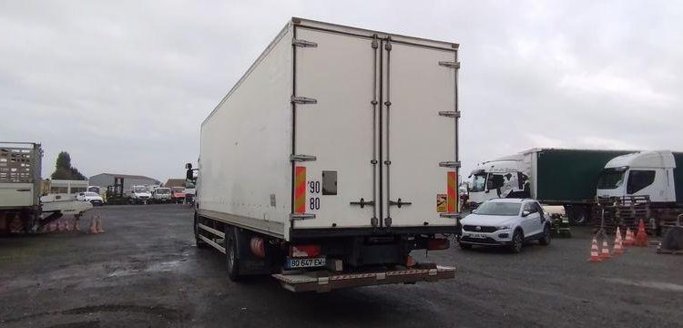 SCANIA PORTEUR SCANIA R360 AVEC HAYON D’HOLLANDIA – DIESEL – 693481 KMS – ANNEE 2011 BLANC BQ-647-EW