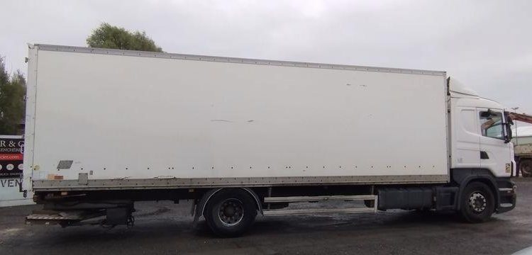 SCANIA PORTEUR SCANIA R360 AVEC HAYON D’HOLLANDIA – DIESEL – 693481 KMS – ANNEE 2011 BLANC BQ-647-EW