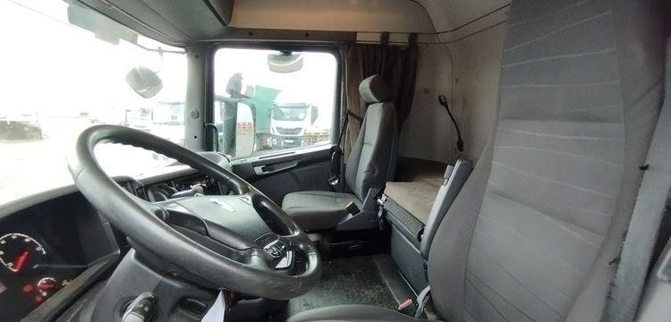 SCANIA PORTEUR SCANIA R360 AVEC HAYON D’HOLLANDIA – DIESEL – 693481 KMS – ANNEE 2011 BLANC BQ-647-EW